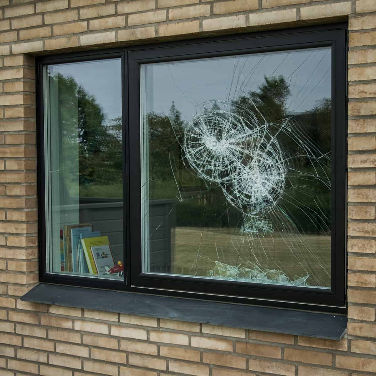 Laminated glass security glazing